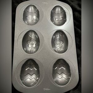Wilton Non-Stick silver Egg-Shaped Cake Mold